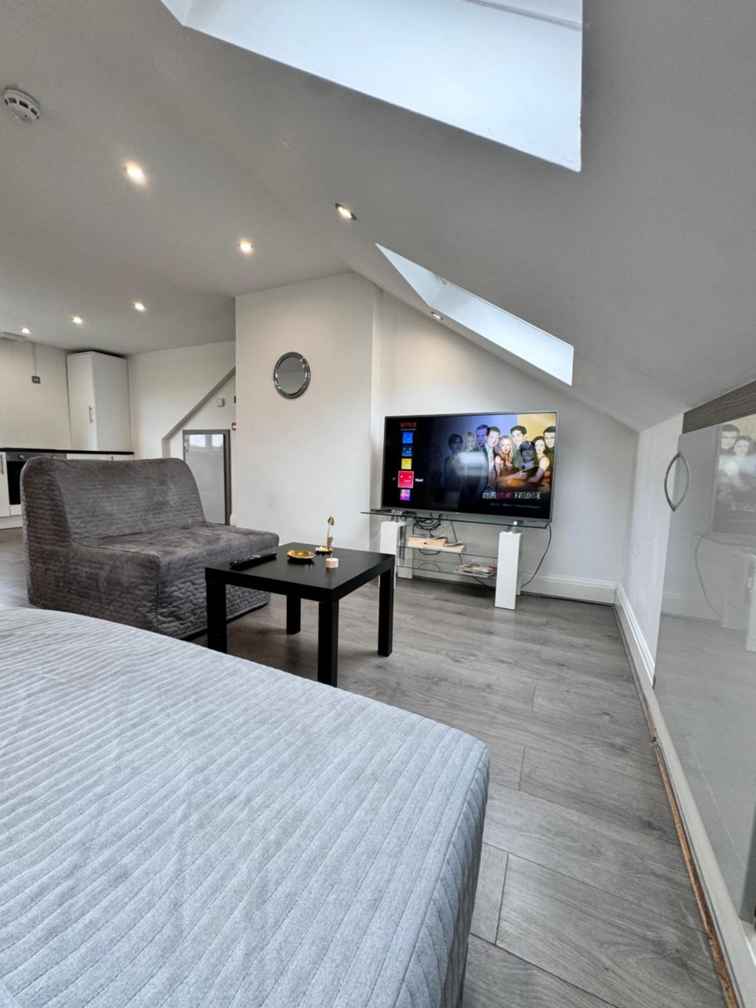 Hatton Apartments Heathrow Airport- Free Parking-Free Underground To And From Heathrow Airport Hatton Cross See Picture-See London Fast Hatton Cross To Central London 30Min Londres Exterior foto
