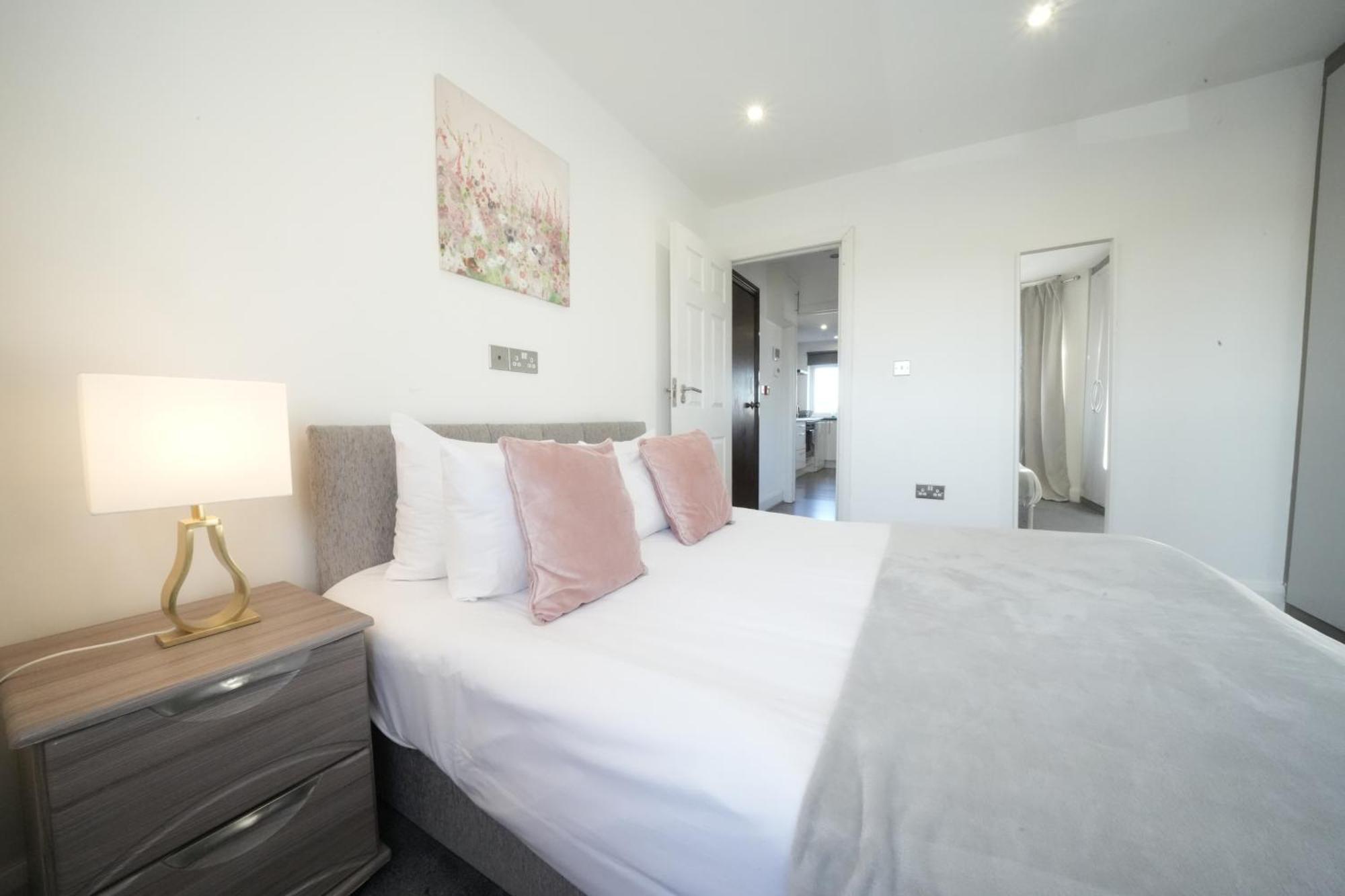 Hatton Apartments Heathrow Airport- Free Parking-Free Underground To And From Heathrow Airport Hatton Cross See Picture-See London Fast Hatton Cross To Central London 30Min Londres Exterior foto