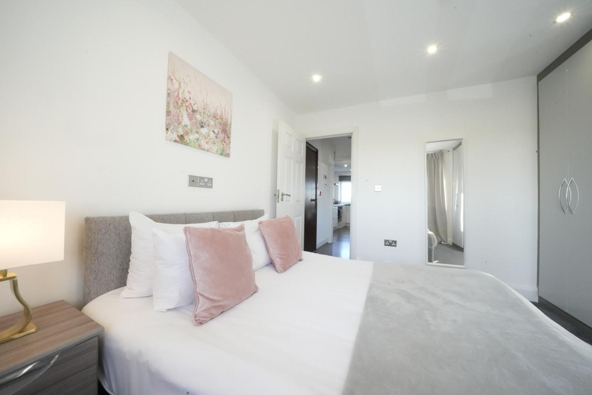 Hatton Apartments Heathrow Airport- Free Parking-Free Underground To And From Heathrow Airport Hatton Cross See Picture-See London Fast Hatton Cross To Central London 30Min Londres Exterior foto