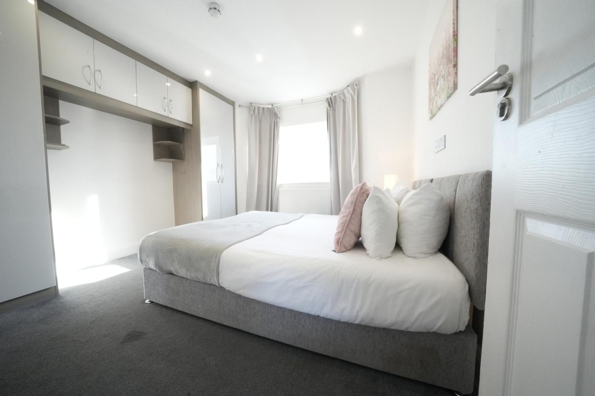 Hatton Apartments Heathrow Airport- Free Parking-Free Underground To And From Heathrow Airport Hatton Cross See Picture-See London Fast Hatton Cross To Central London 30Min Londres Exterior foto