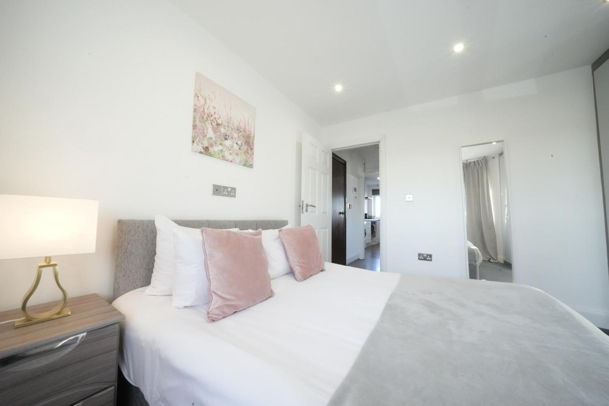 Hatton Apartments Heathrow Airport- Free Parking-Free Underground To And From Heathrow Airport Hatton Cross See Picture-See London Fast Hatton Cross To Central London 30Min Londres Exterior foto
