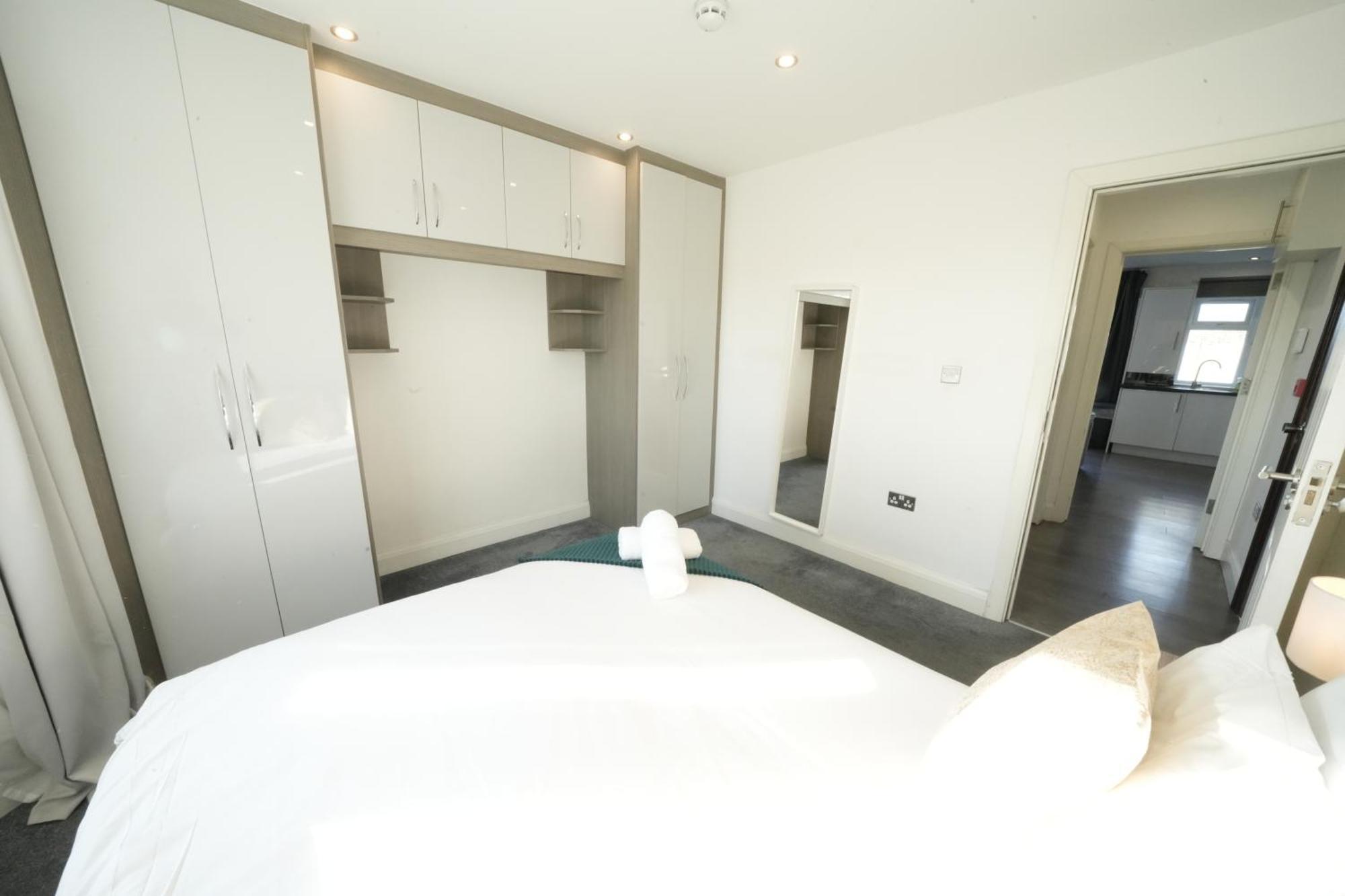 Hatton Apartments Heathrow Airport- Free Parking-Free Underground To And From Heathrow Airport Hatton Cross See Picture-See London Fast Hatton Cross To Central London 30Min Londres Exterior foto