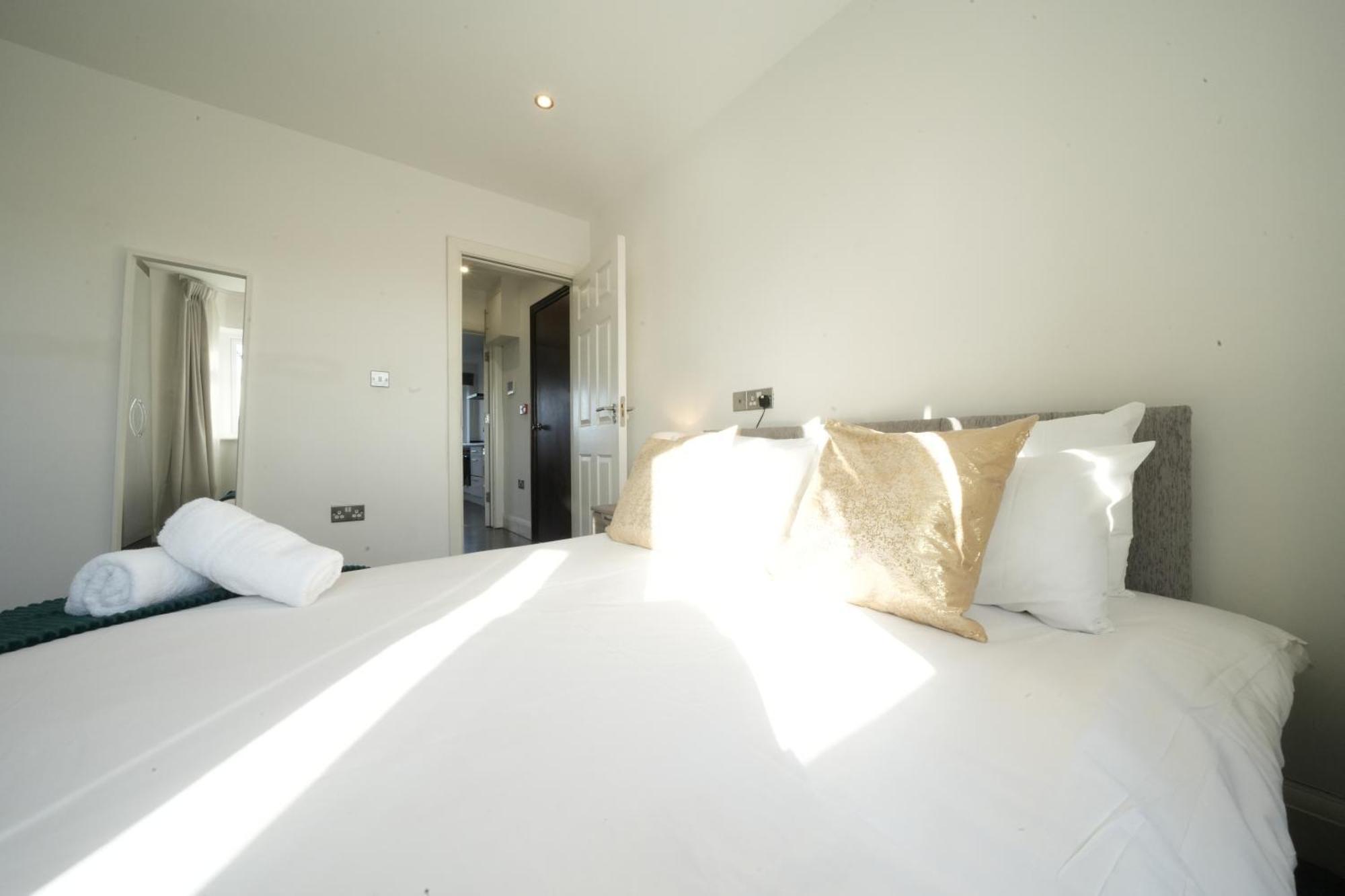 Hatton Apartments Heathrow Airport- Free Parking-Free Underground To And From Heathrow Airport Hatton Cross See Picture-See London Fast Hatton Cross To Central London 30Min Londres Exterior foto