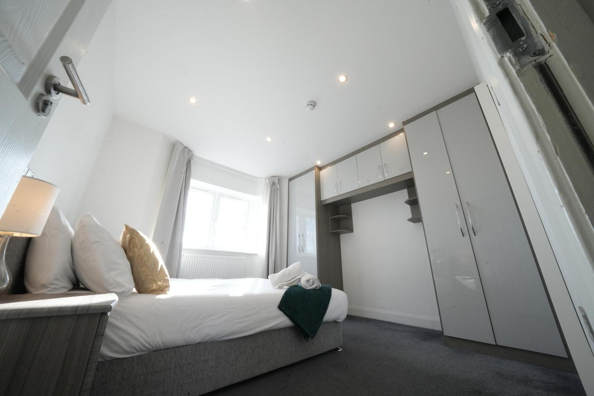Hatton Apartments Heathrow Airport- Free Parking-Free Underground To And From Heathrow Airport Hatton Cross See Picture-See London Fast Hatton Cross To Central London 30Min Londres Exterior foto