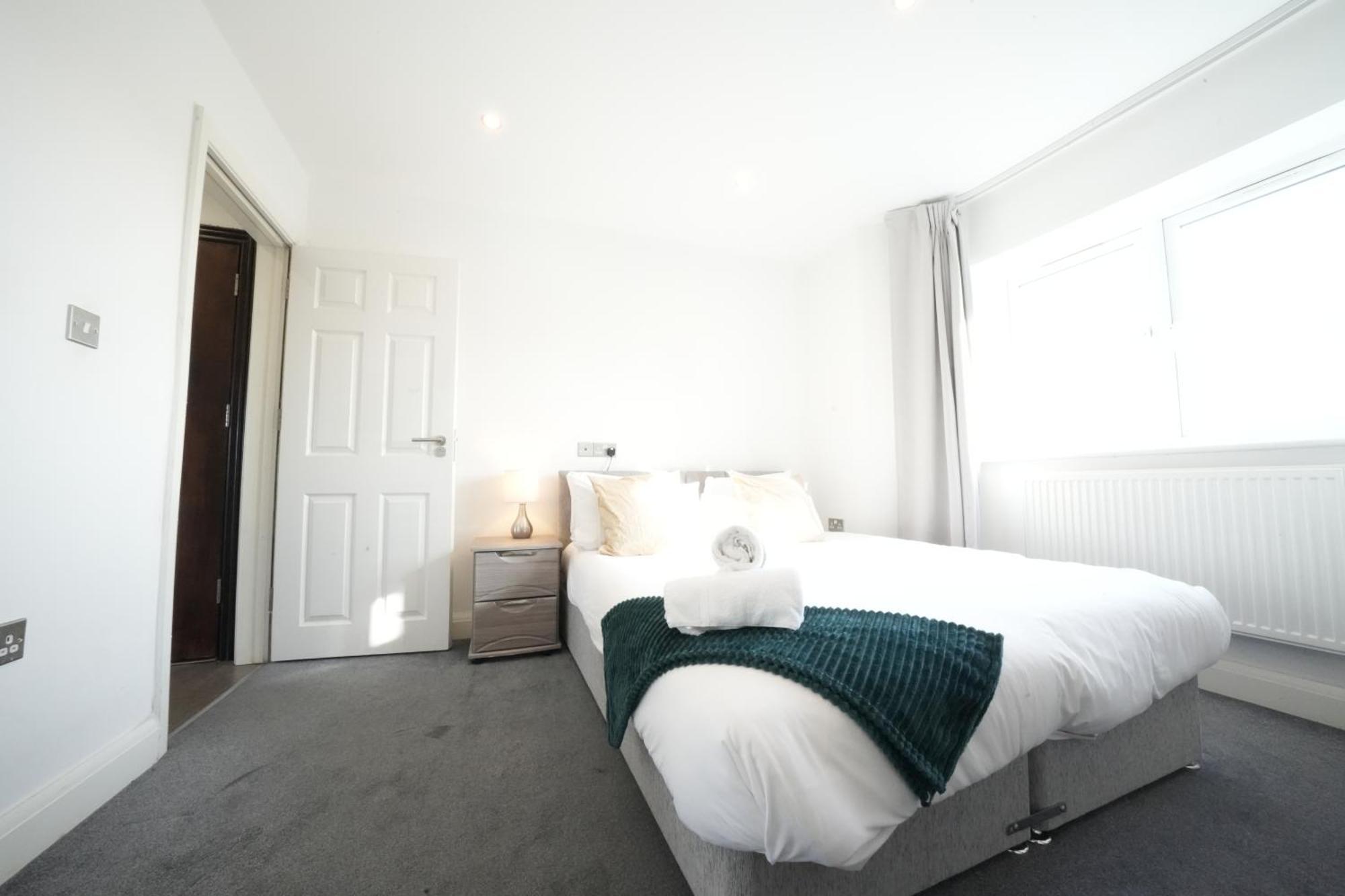 Hatton Apartments Heathrow Airport- Free Parking-Free Underground To And From Heathrow Airport Hatton Cross See Picture-See London Fast Hatton Cross To Central London 30Min Londres Exterior foto