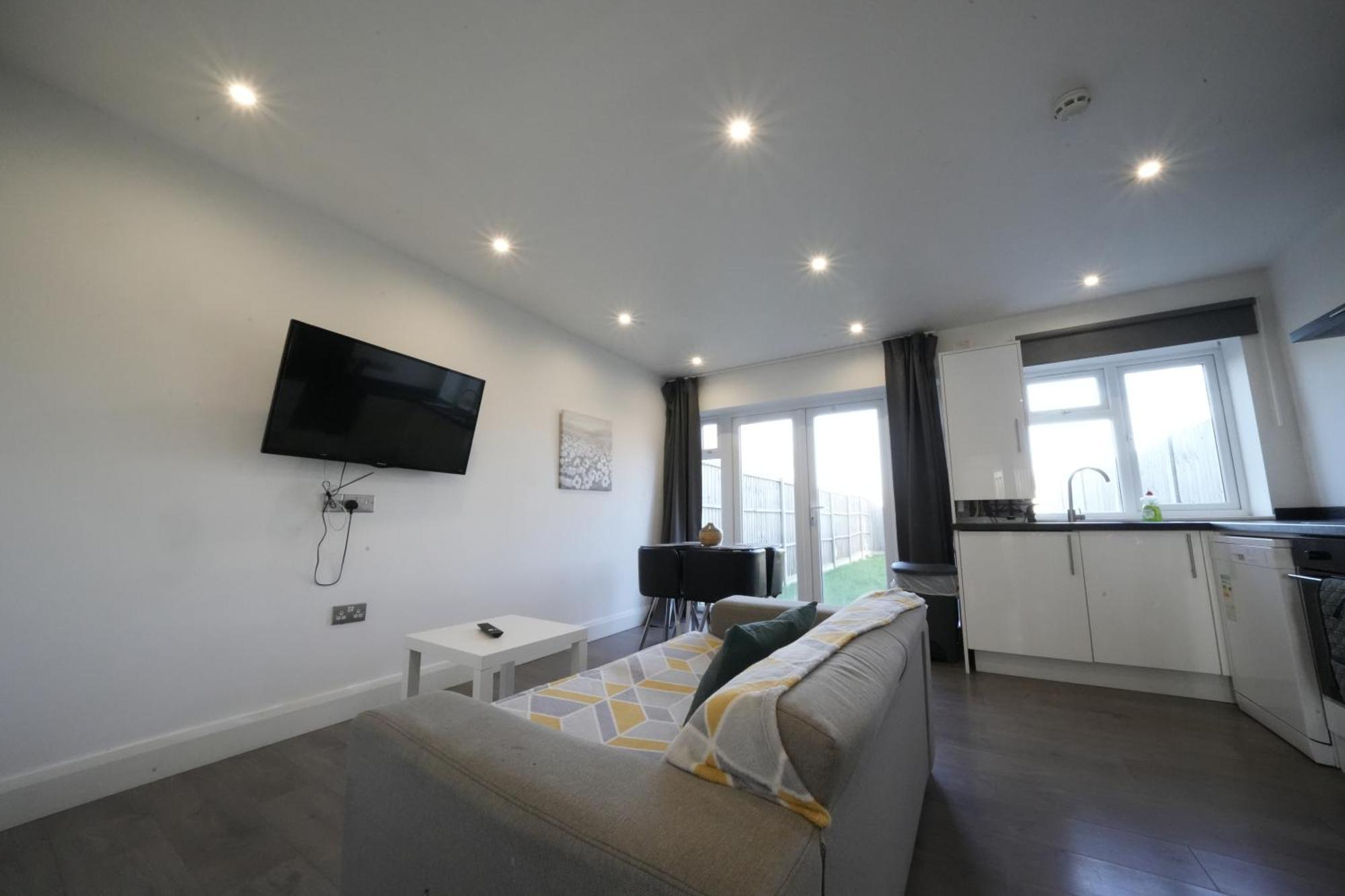Hatton Apartments Heathrow Airport- Free Parking-Free Underground To And From Heathrow Airport Hatton Cross See Picture-See London Fast Hatton Cross To Central London 30Min Londres Exterior foto