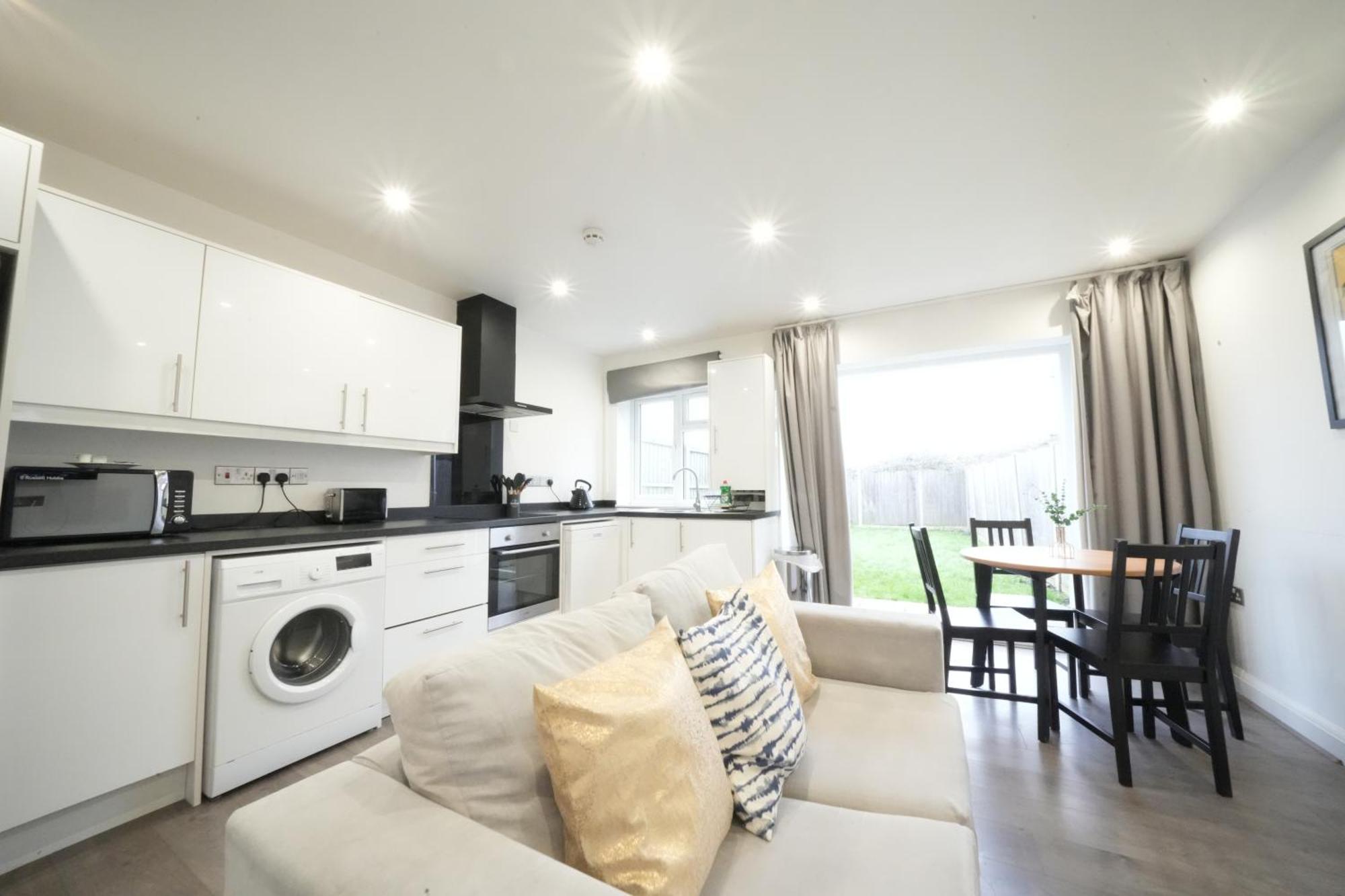 Hatton Apartments Heathrow Airport- Free Parking-Free Underground To And From Heathrow Airport Hatton Cross See Picture-See London Fast Hatton Cross To Central London 30Min Londres Exterior foto