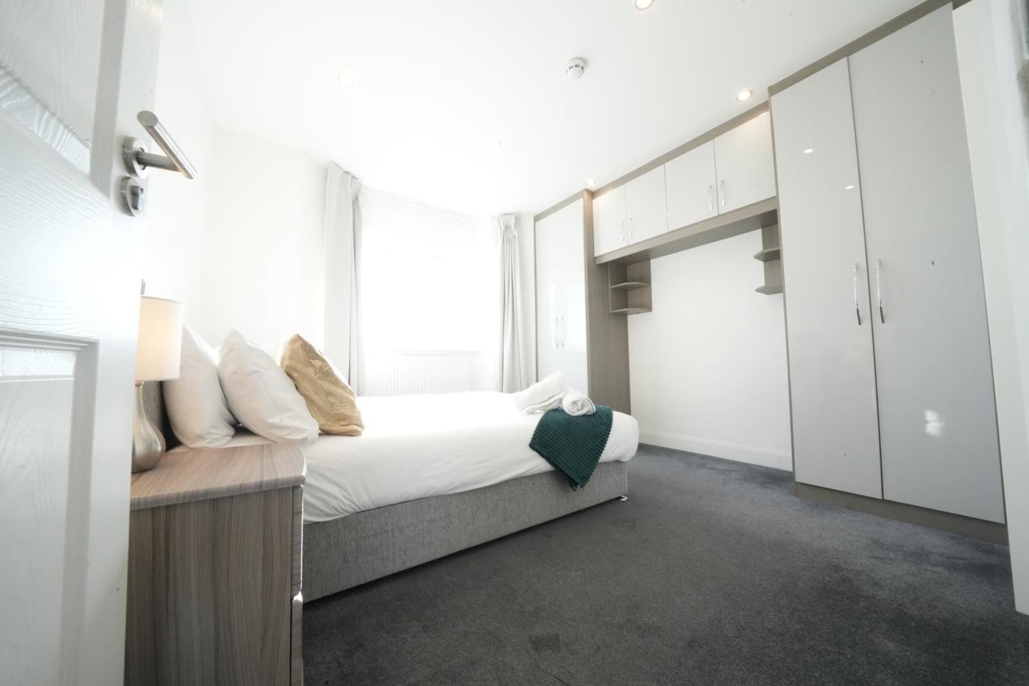 Hatton Apartments Heathrow Airport- Free Parking-Free Underground To And From Heathrow Airport Hatton Cross See Picture-See London Fast Hatton Cross To Central London 30Min Londres Exterior foto