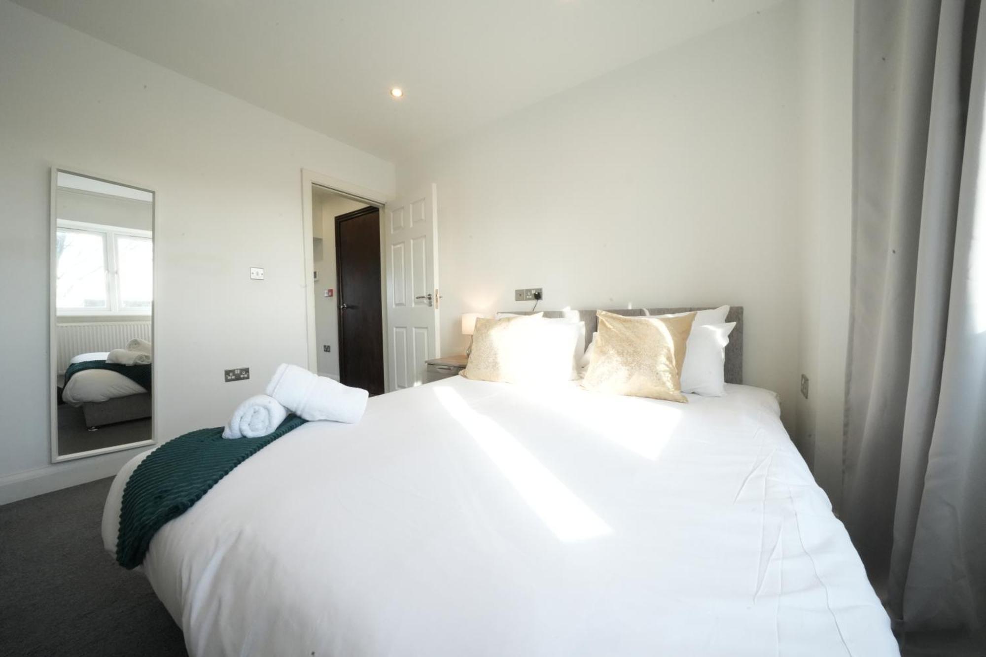 Hatton Apartments Heathrow Airport- Free Parking-Free Underground To And From Heathrow Airport Hatton Cross See Picture-See London Fast Hatton Cross To Central London 30Min Londres Exterior foto