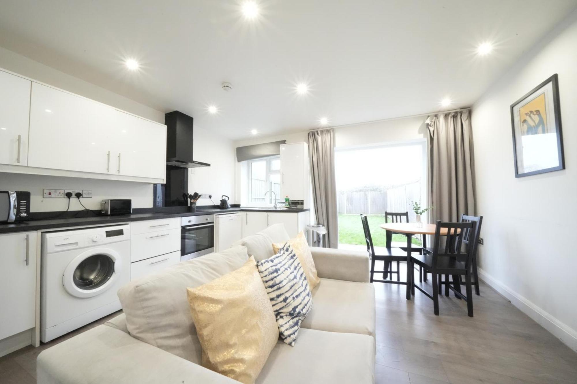 Hatton Apartments Heathrow Airport- Free Parking-Free Underground To And From Heathrow Airport Hatton Cross See Picture-See London Fast Hatton Cross To Central London 30Min Londres Exterior foto